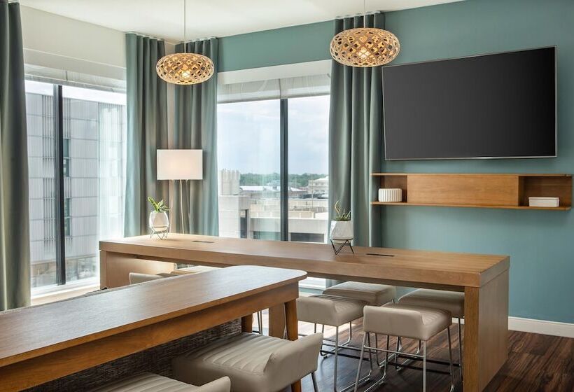 酒店 Element Iowa City