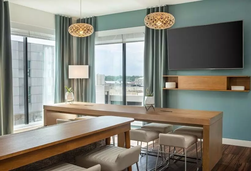 ホテル Element Iowa City