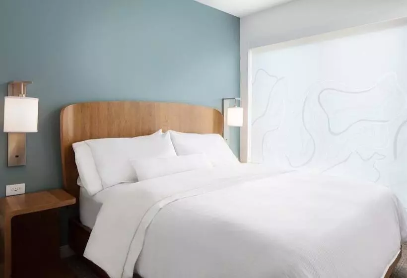 ホテル Element Iowa City