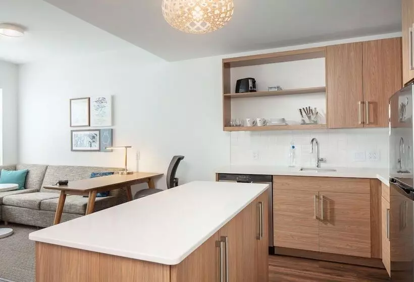 ホテル Element Iowa City