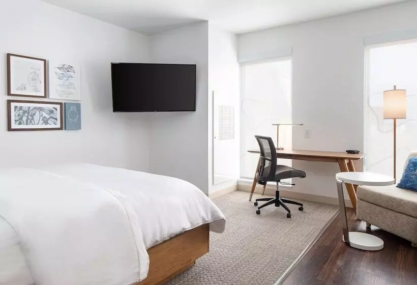 ホテル Element Iowa City