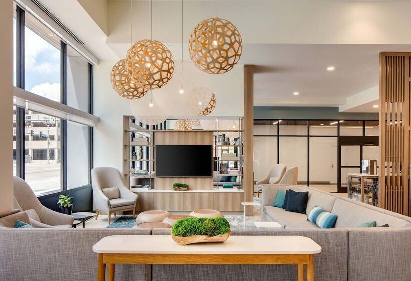 酒店 Element Iowa City