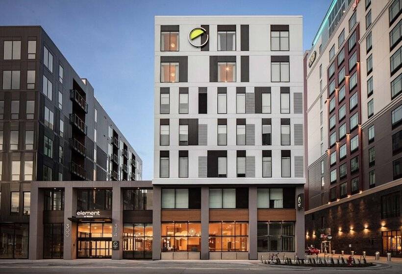 酒店 Element Iowa City