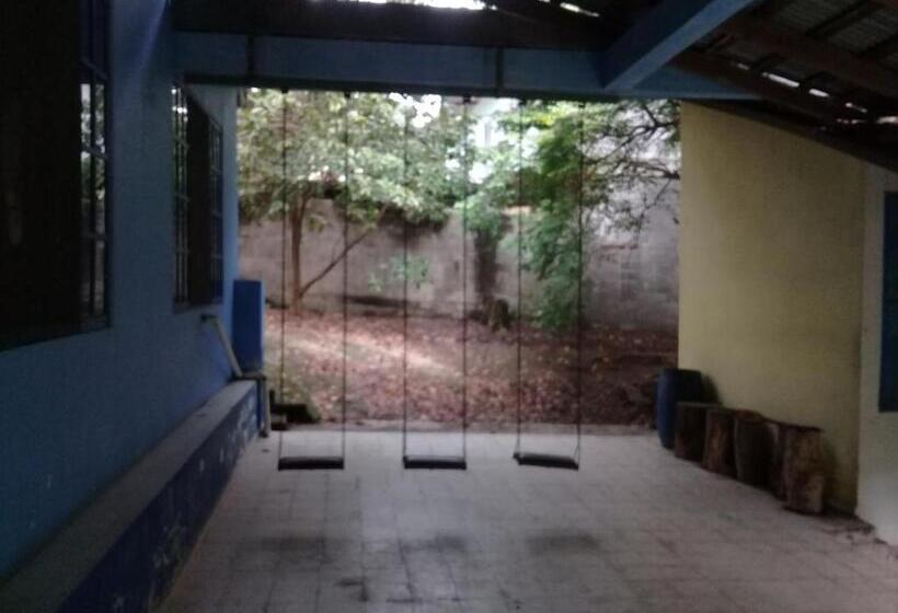 پانسیون Hostal Juan Lindo