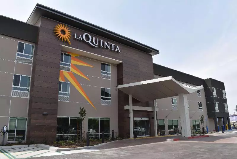 호텔 Laquinta Inn & Suites By Wyndham San Bernardino