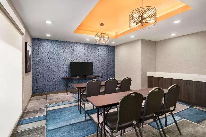 호텔 Laquinta Inn & Suites By Wyndham San Bernardino