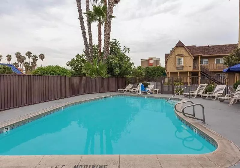 호텔 Laquinta Inn & Suites By Wyndham San Bernardino