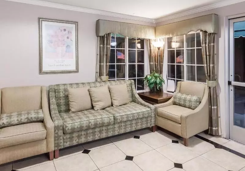 호텔 Laquinta Inn & Suites By Wyndham San Bernardino