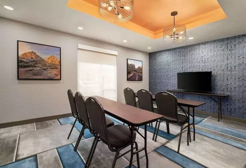 호텔 Laquinta Inn & Suites By Wyndham San Bernardino