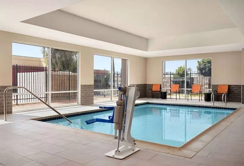 호텔 Laquinta Inn & Suites By Wyndham San Bernardino