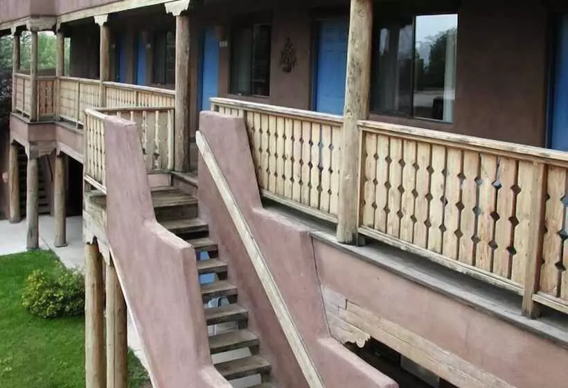 Отель Sun God Lodge