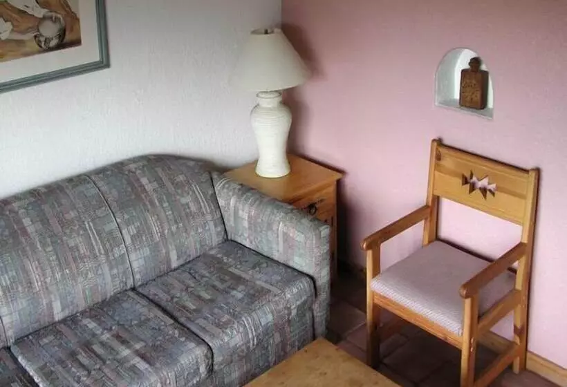 Отель Sun God Lodge