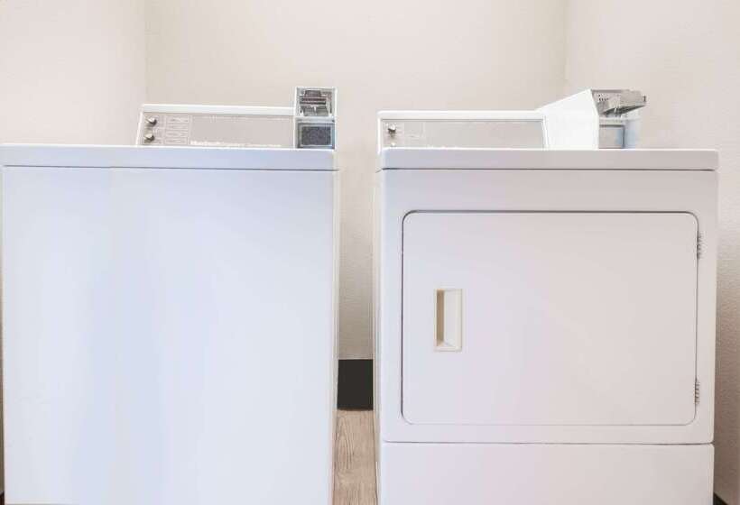 ホテル Super 8 By Wyndham Gardner