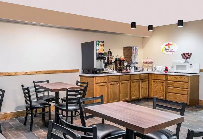 ホテル Super 8 By Wyndham Gardner