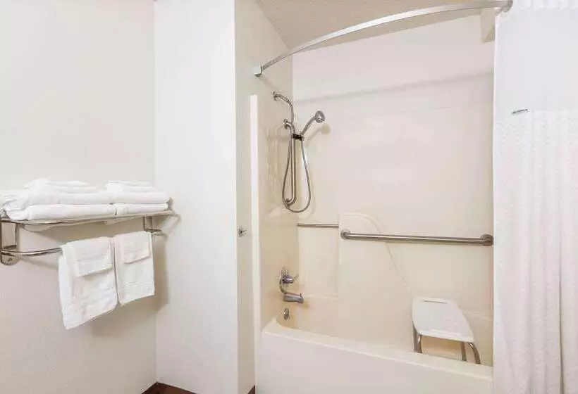 酒店 Super 8 By Wyndham Storm Lake