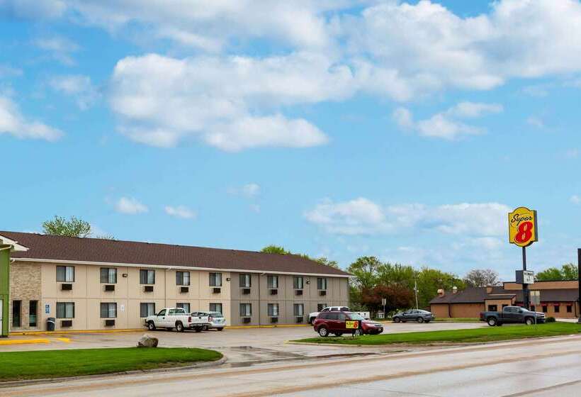 فندق Super 8 By Wyndham Storm Lake