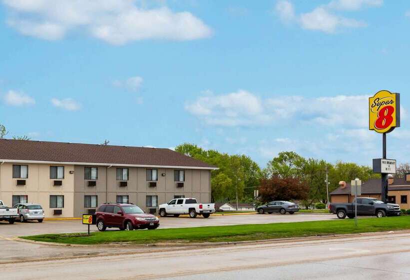 فندق Super 8 By Wyndham Storm Lake