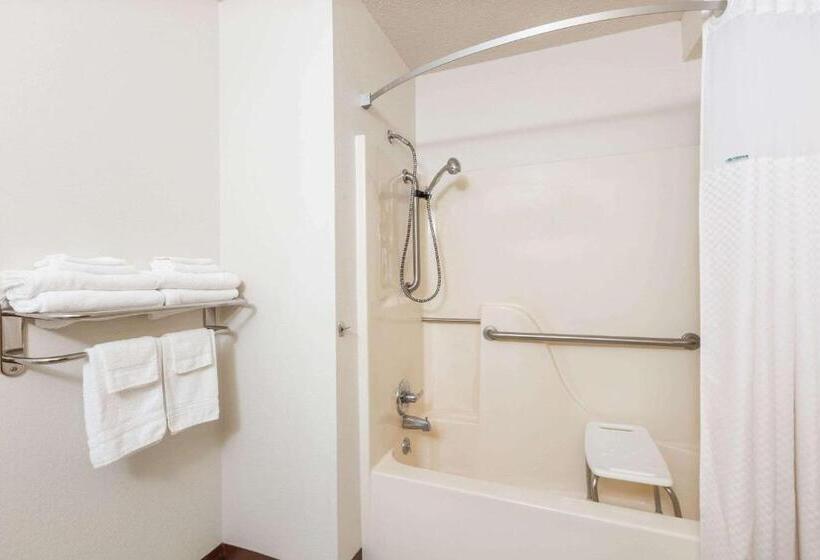 فندق Super 8 By Wyndham Storm Lake