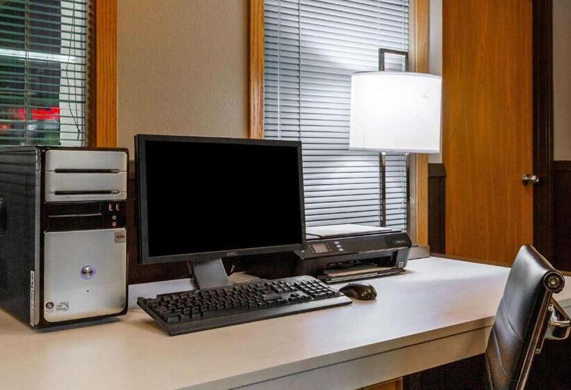 فندق Super 8 By Wyndham Storm Lake