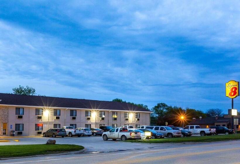 فندق Super 8 By Wyndham Storm Lake