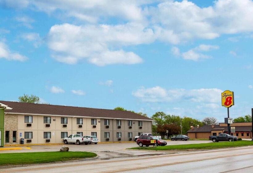 فندق Super 8 By Wyndham Storm Lake