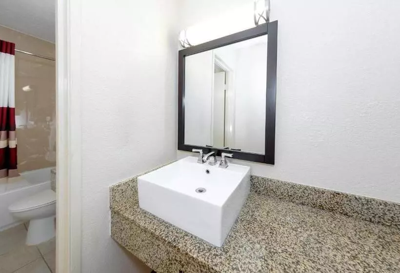 מוטל Red Roof Inn Jacksonville  Cruise Port