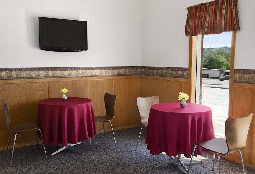 מוטל Super 8 By Wyndham Batesville