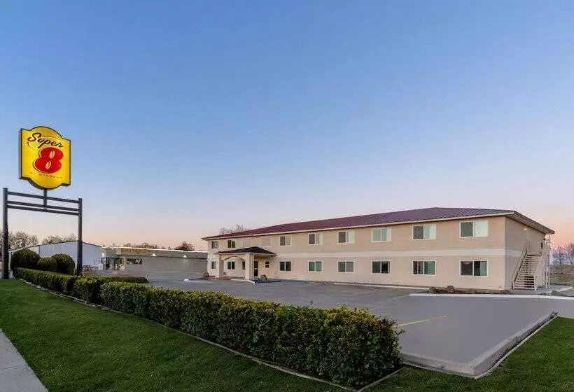 فندق على الطريق Super 8 By Wyndham Clayton