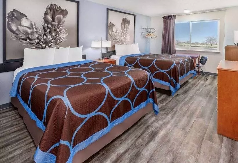 فندق على الطريق Super 8 By Wyndham Clayton