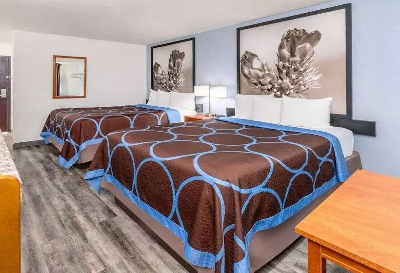 فندق على الطريق Super 8 By Wyndham Clayton