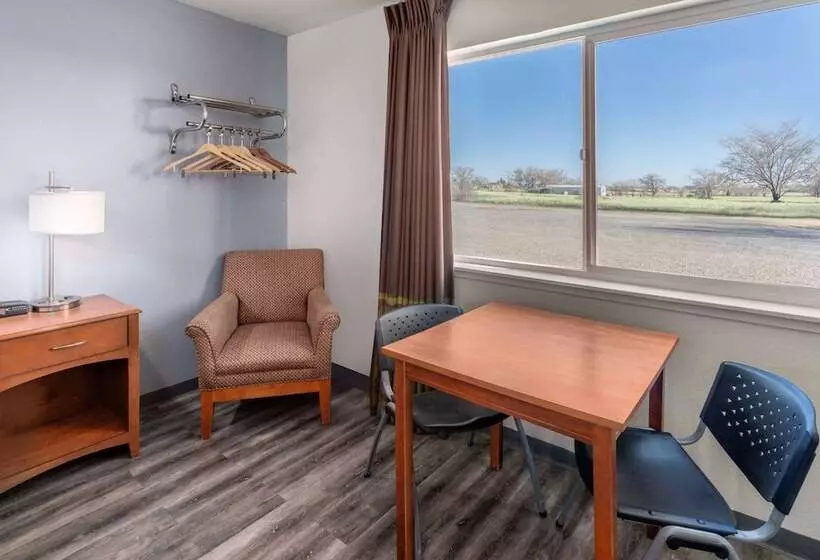 فندق على الطريق Super 8 By Wyndham Clayton