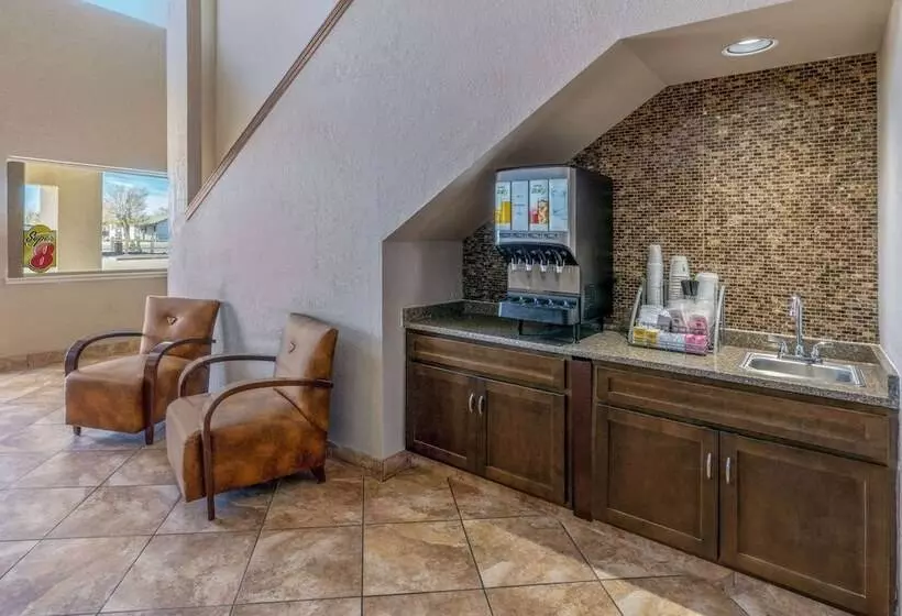 فندق على الطريق Super 8 By Wyndham Clayton