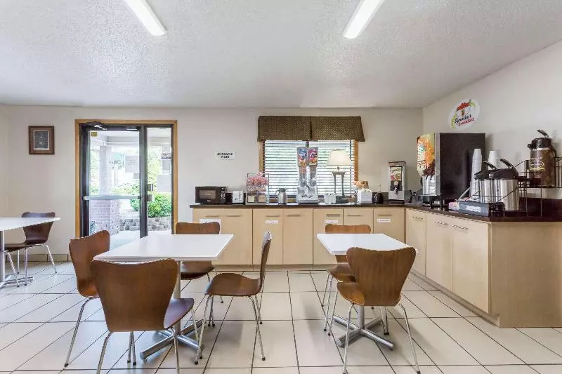 モーテル Super 8 By Wyndham Danville Va