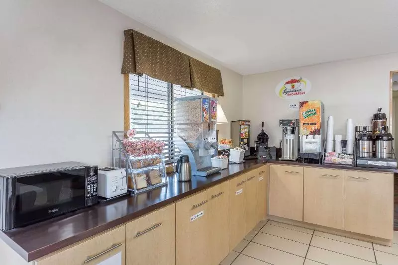 モーテル Super 8 By Wyndham Danville Va