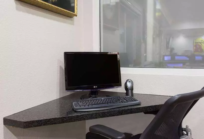 モーテル Super 8 By Wyndham Fortuna