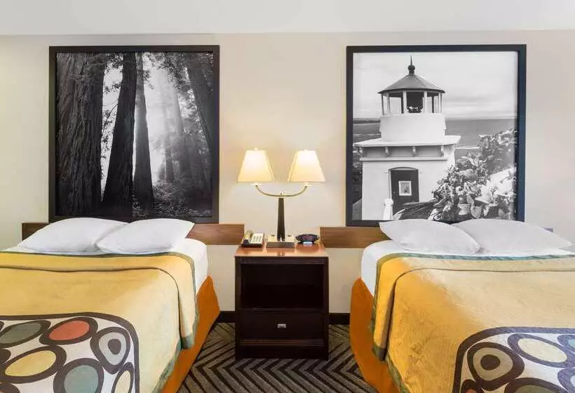 モーテル Super 8 By Wyndham Fortuna