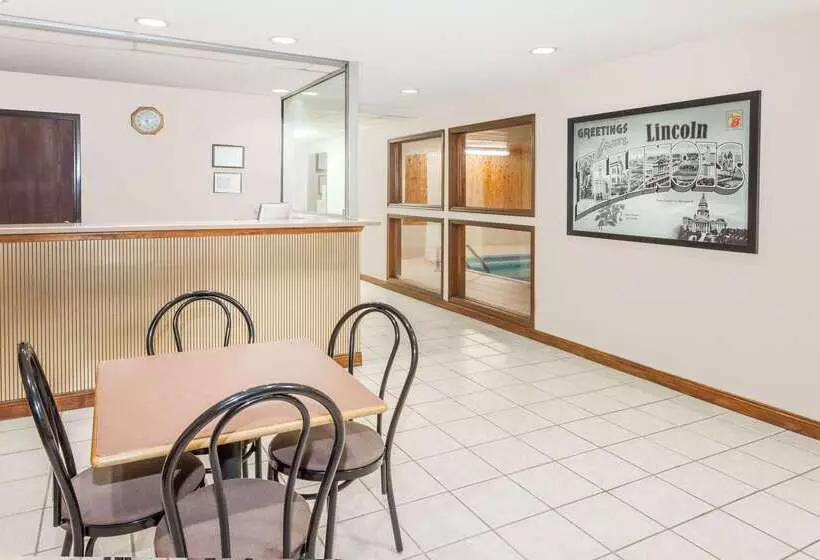 モーテル Super 8 By Wyndham Lincoln