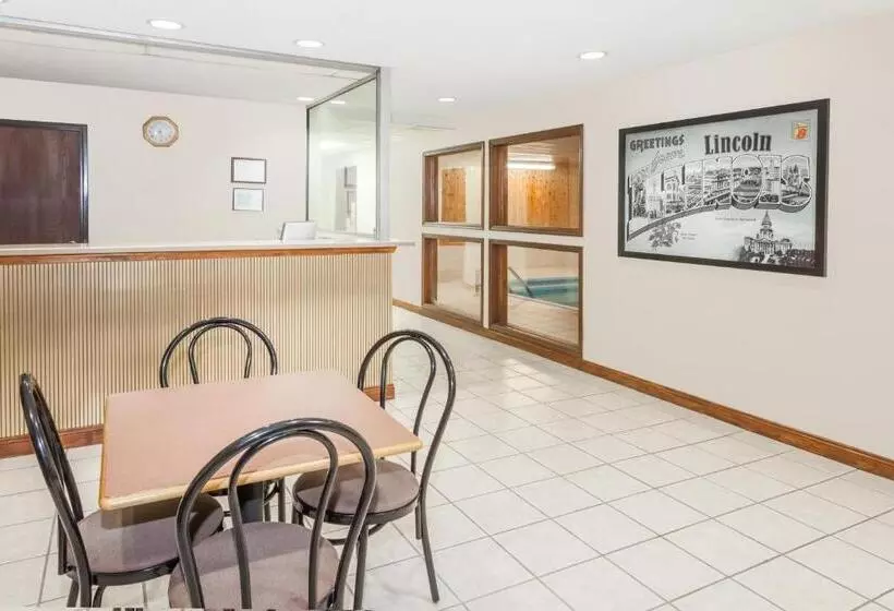 モーテル Super 8 By Wyndham Lincoln