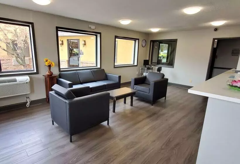 모텔 Super 8 By Wyndham Paris