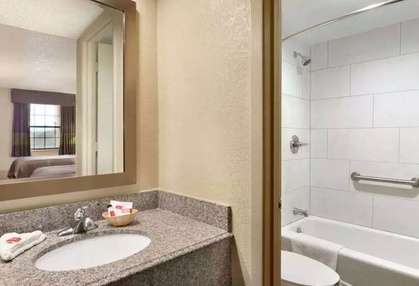 汽车旅馆 Super 8 By Wyndham Ruston