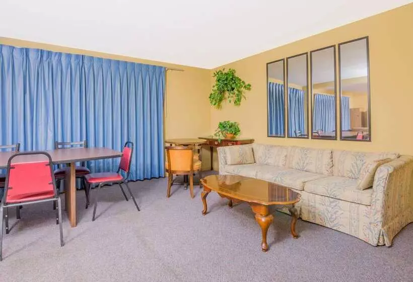 فندق على الطريق Super 8 By Wyndham Shelbyville