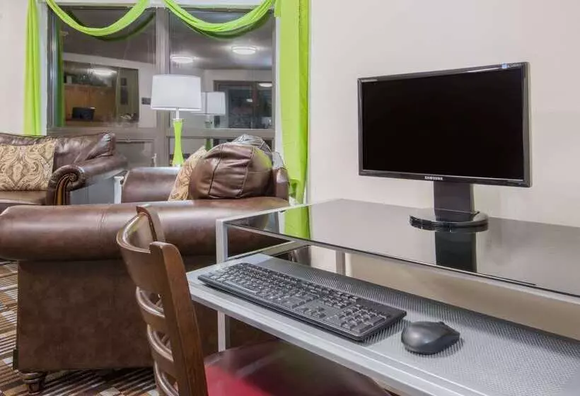 汽车旅馆 Super 8 By Wyndham Toledo