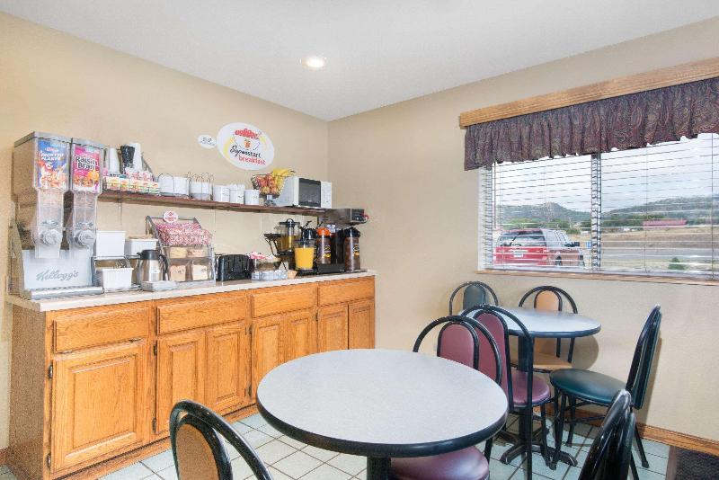 汽车旅馆  Super 8 By Wyndham Trinidad