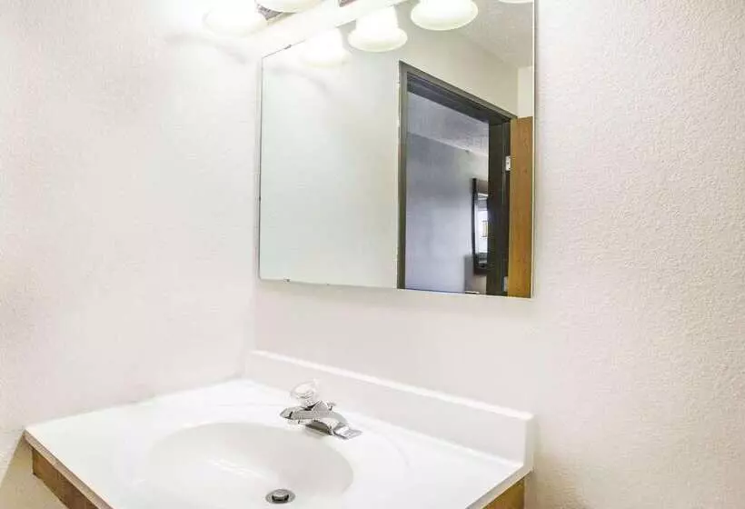 모텔 Super 8 By Wyndham West Branch