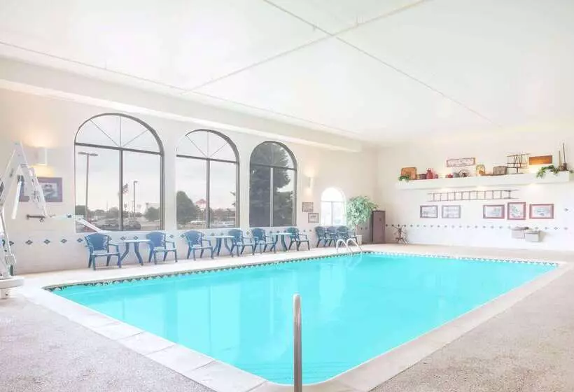 모텔 Super 8 By Wyndham West Branch