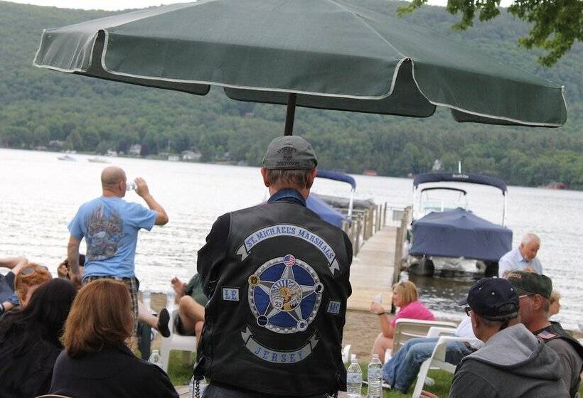 モーテル The Sundowner On Lake George