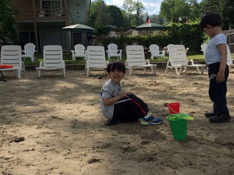 モーテル The Sundowner On Lake George