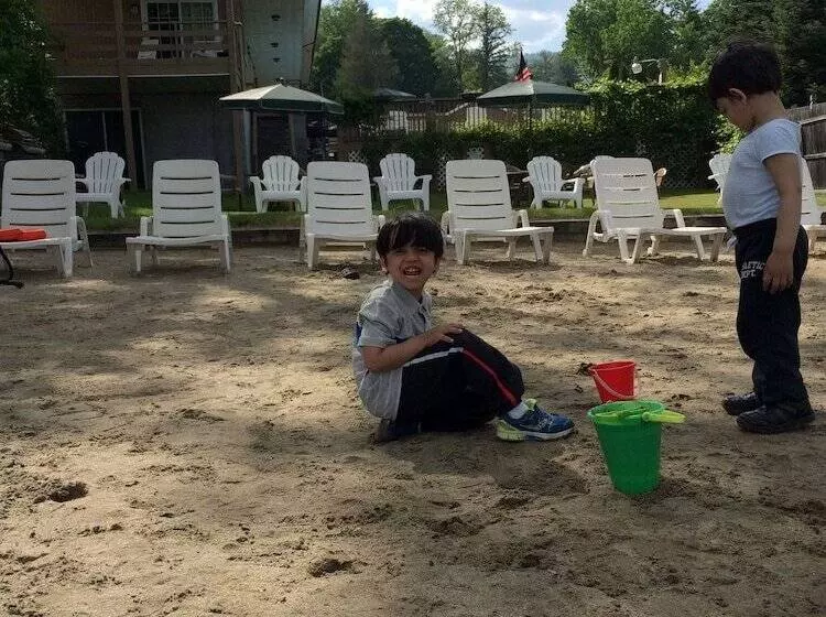 모텔 The Sundowner On Lake George