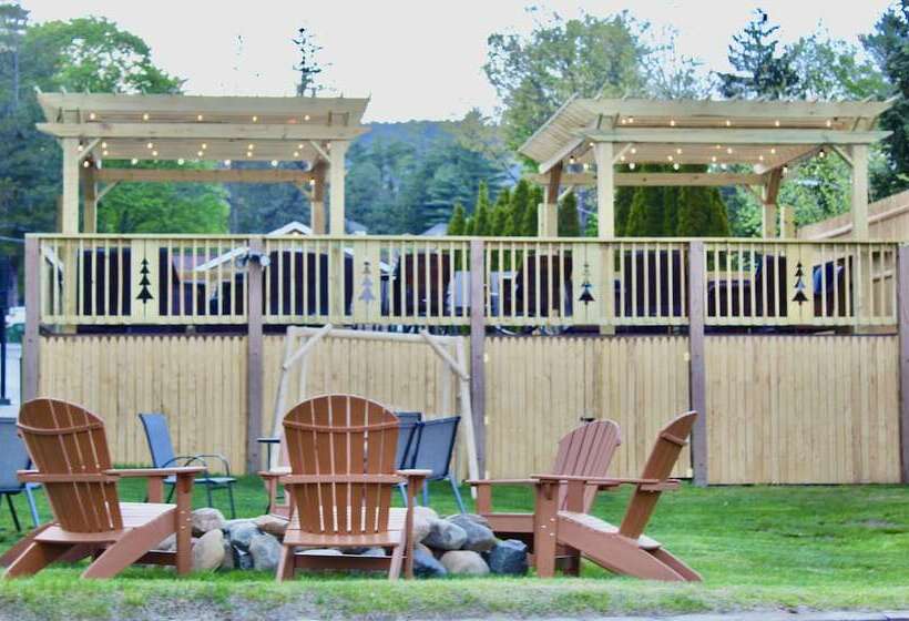 モーテル The Sundowner On Lake George