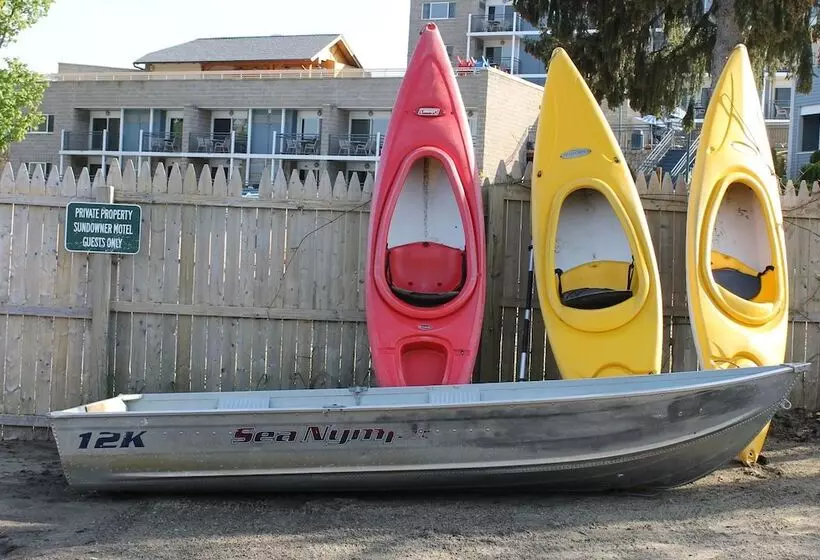 모텔 The Sundowner On Lake George